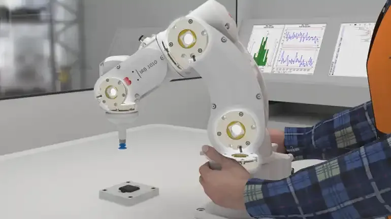 ABB presenta il più piccolo robot industriale con carico utile e precisione ai vertici della categoria