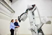 ABB Robotics procede con l'espansione del suo portafoglio di robot di grandi dimensioni