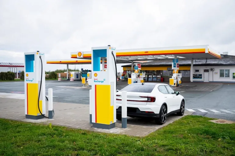 ABB supporterà Shell nel progetto di realizzazione di una rete globale di ricarica per veicoli elettrici