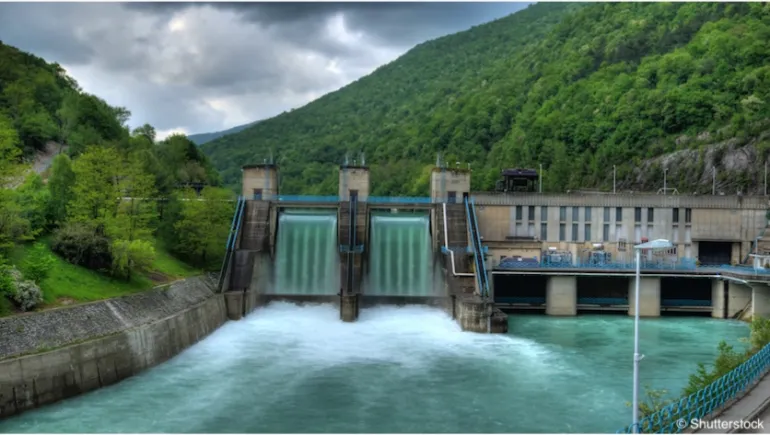 Monitoraggio e manutenzione di una centrale idroelettrica per un'efficienza ottimale