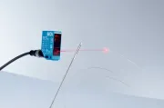 Sensori fotoelettrici laser W12L di SICK per gestire in modo affidabile le numerose sfide del rilevamento di oggetti